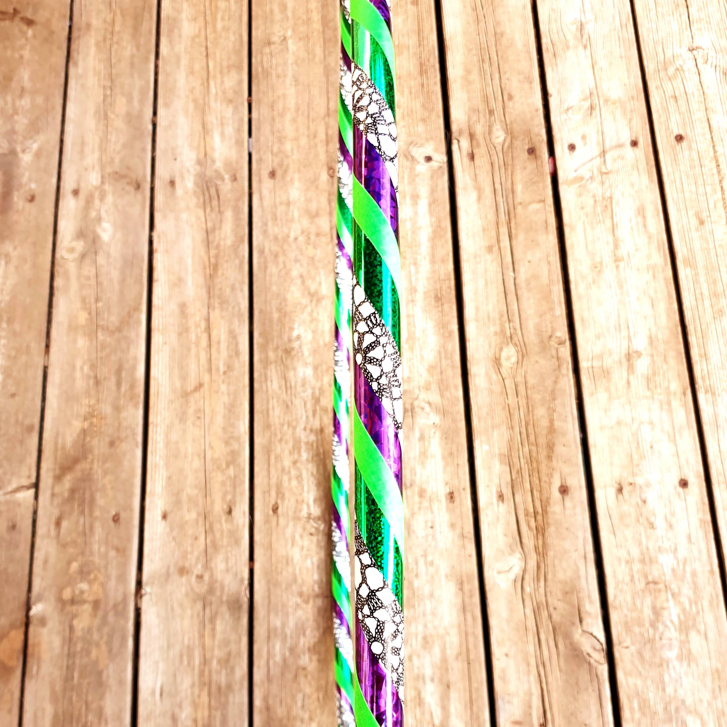 ביניים-ירוק-סגול-מנדלה-מנוחש-ירוק-זוהר-לאורך-1.jpg חישוק מתחילים-ביניים: זיקית – תמונה 1